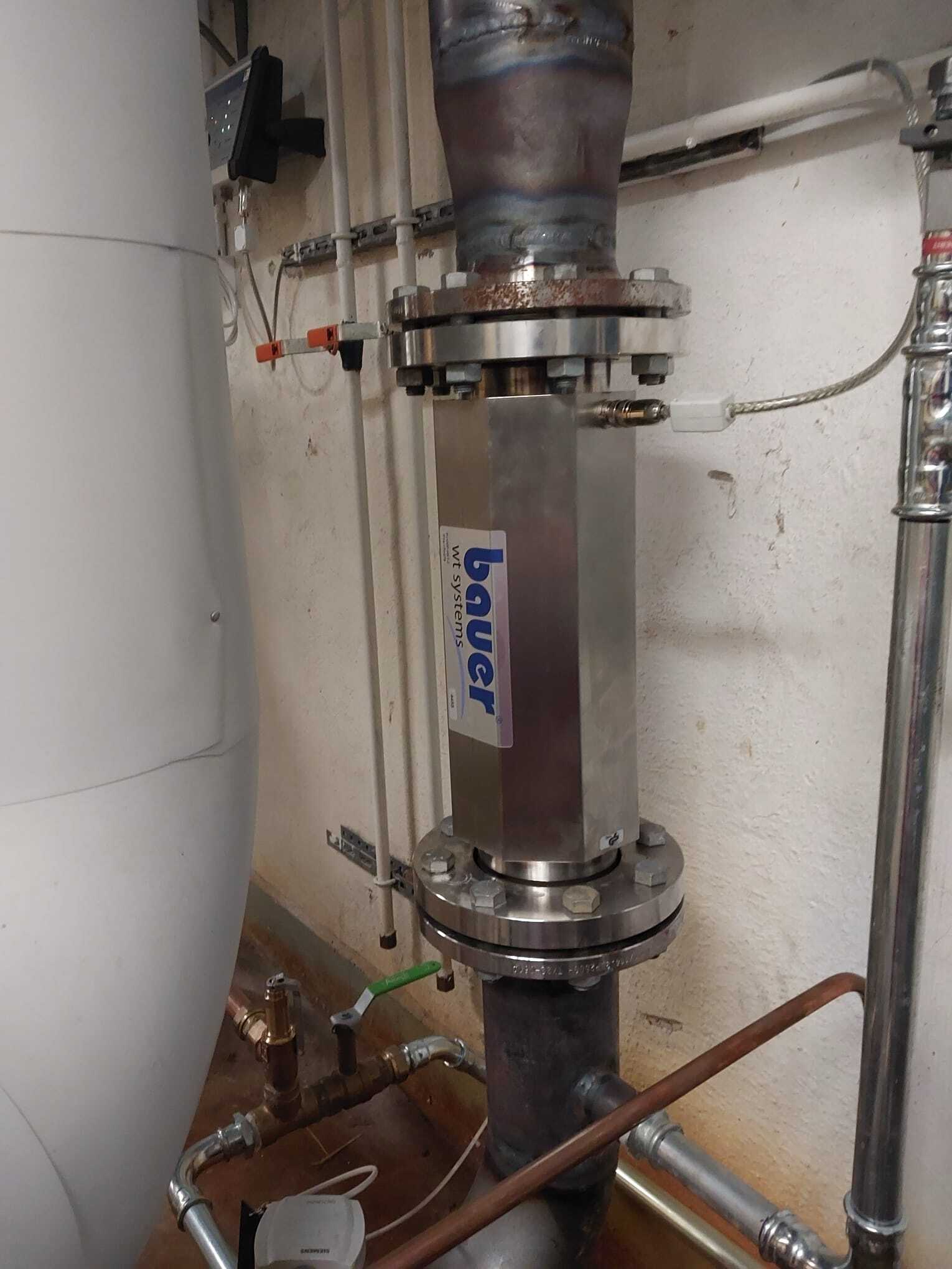 PipeJet installerad i teknikrum i ett flerbostadshus